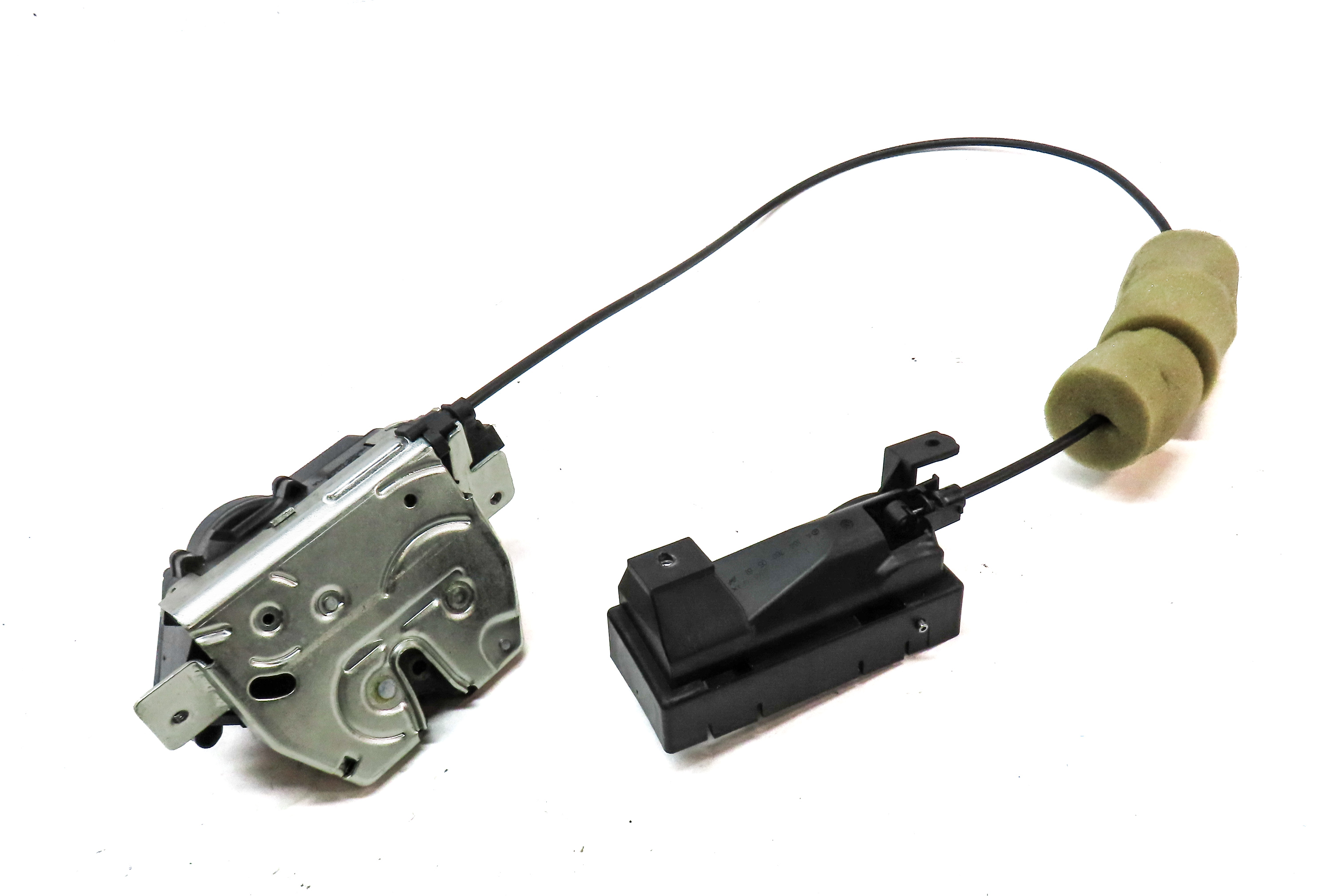 2011 MERCEDES GL450 (X164) REAR HATCH TRUNK LID LATCH w/HANDLE — exact item pictured